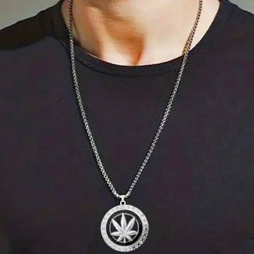 💖Men's Rhinestone Hollow Leaf Pendant Necklace